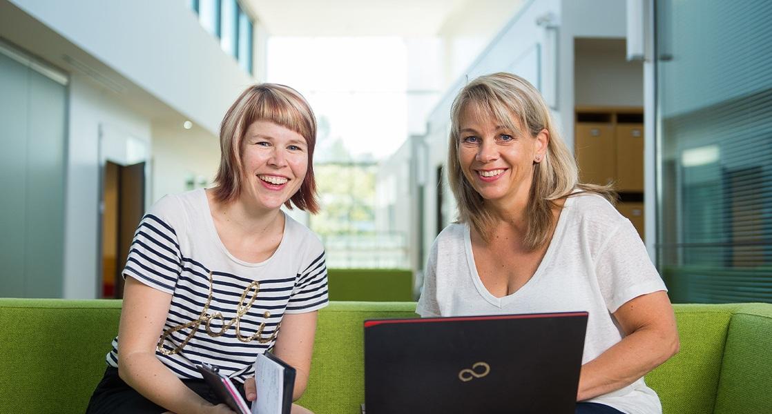 Katja Mäkinen and Annukka Sistonen in the Salo city hall